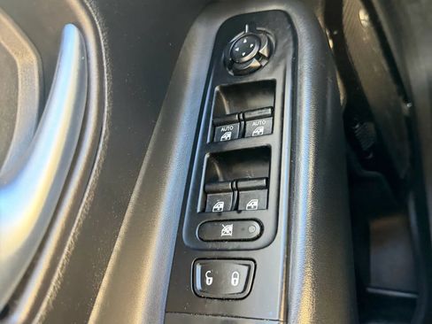 Used 2018 Jeep Renegade Altitude image 22