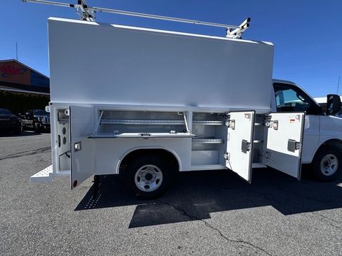 New 2025 GMC Savana 3500 w/ Power Convenience Package RWD image 23