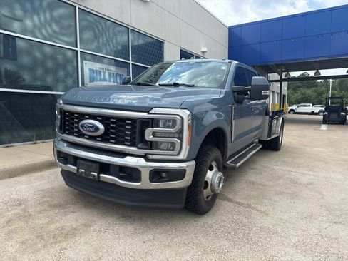 Used 2023 Ford F350 4x4 Crew Cab DRW Super Duty image 4