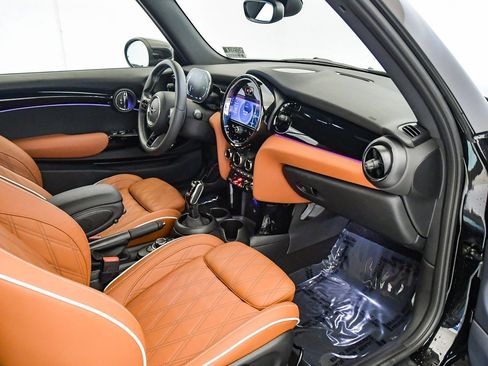 Certified 2023 MINI Cooper S w/ Signature Upholstery Package image 17