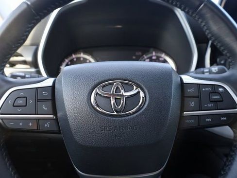 Used 2022 Toyota Highlander XLE image 15