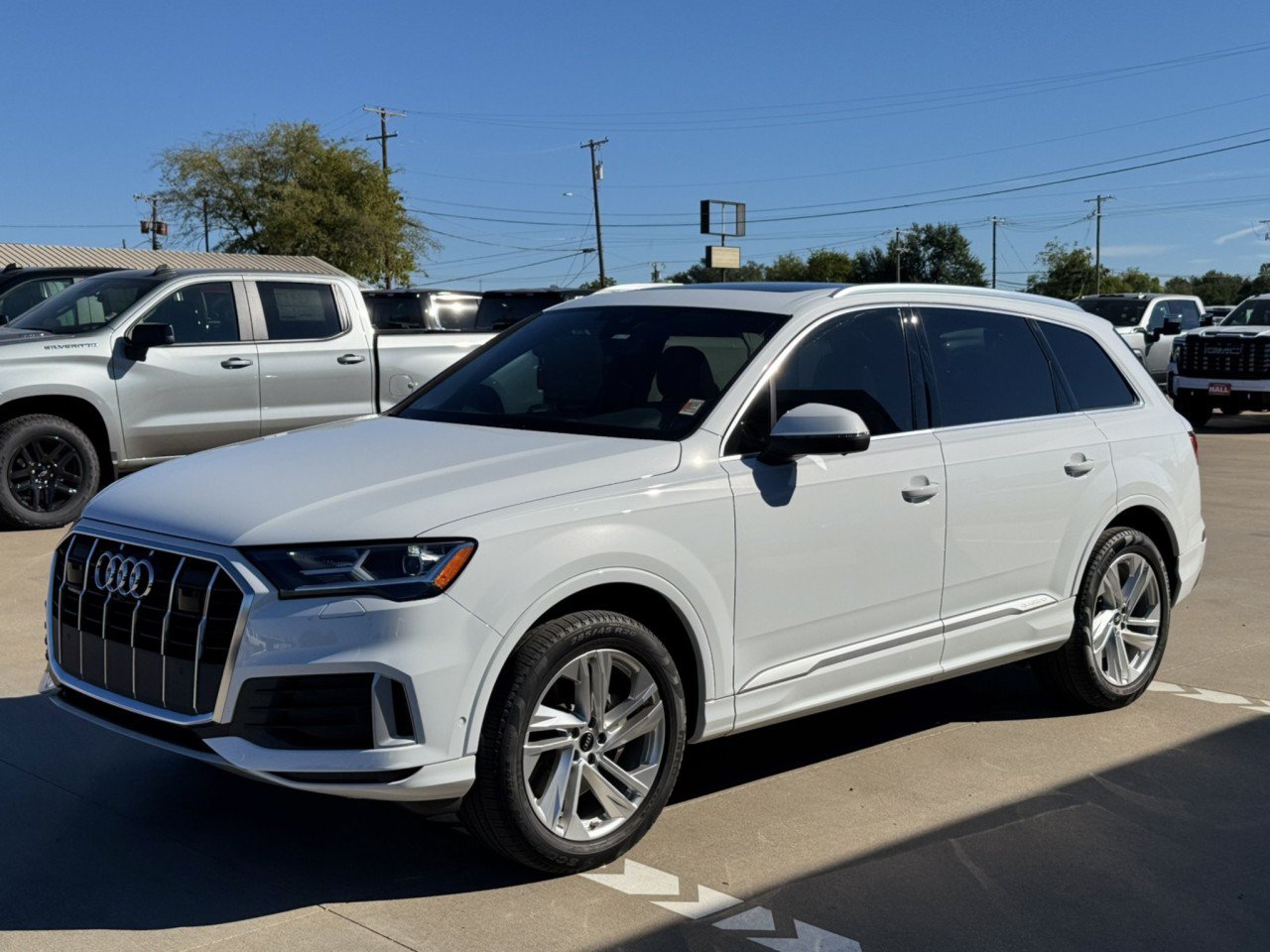 Used 2023 Audi Q7 2.0T Premium w/ Convenience Package AWD/4WD image 2