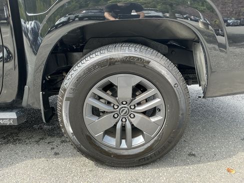 Used 2025 Nissan Frontier SV RWD image 9