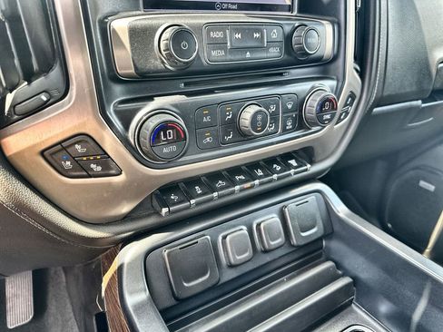 Used 2018 GMC Sierra 2500 Denali w/ Duramax Plus Package AWD/4WD image 27