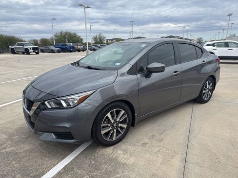 Used 2020 Nissan Versa SV image 7