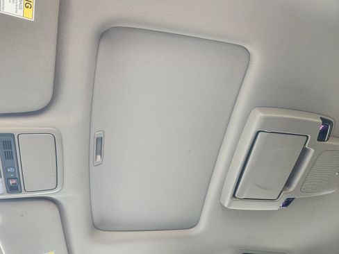 Used 2018 Honda Odyssey Elite image 24