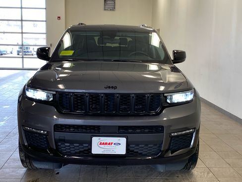 Used 2023 Jeep Grand Cherokee L Limited w/ Black Appearance Package image 3