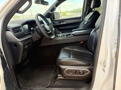 Used 2024 Jeep Wagoneer Series II w/ Flexible Seating Group RWD image 9