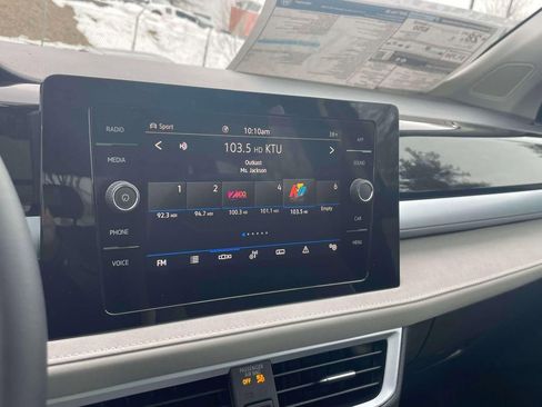 New 2026 Volkswagen Taos SE image 25