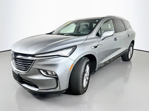 Used 2023 Buick Enclave Essence FWD image 3