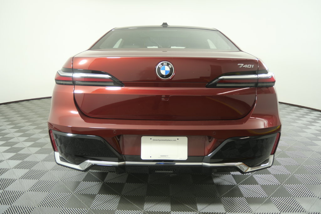 Certified 2026 BMW 740i RWD image 5