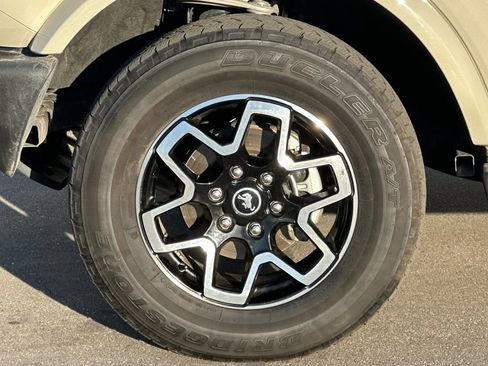 Used 2025 Ford Bronco Outer Banks image 29