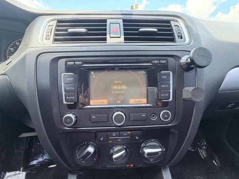 Used 2011 Volkswagen Jetta SEL FWD image 17
