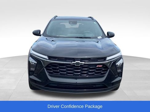 Used 2024 Chevrolet Trax RS w/ Sunroof Package FWD image 2
