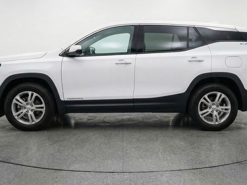 Used 2024 GMC Terrain SLE image 5