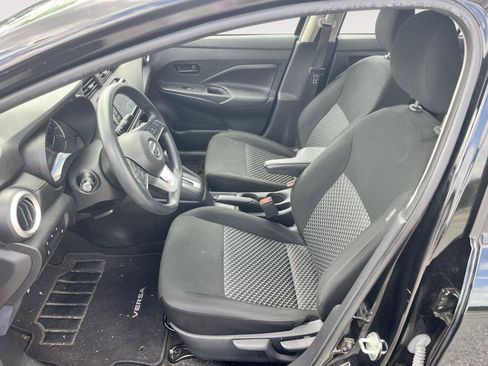 Used 2022 Nissan Versa S FWD image 11