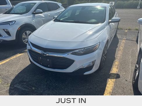 Used 2022 Chevrolet Malibu RS FWD image 1