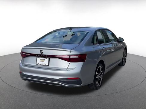 Used 2025 Volkswagen Jetta SE image 12