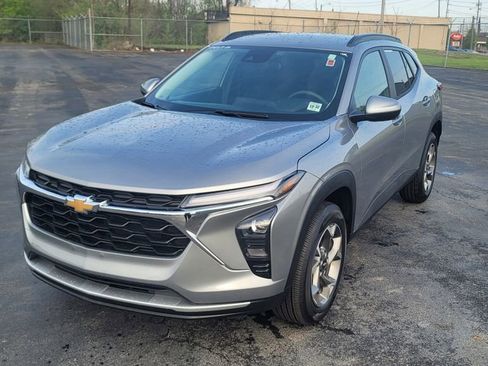 Used 2026 Chevrolet Trax LT FWD image 3