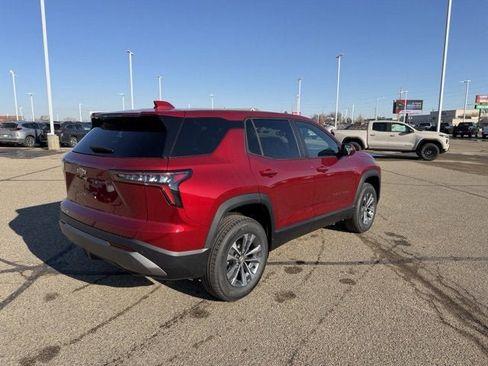New 2026 Chevrolet Equinox LT image 3