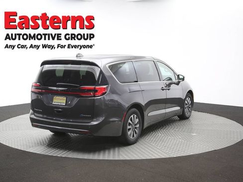 Used 2022 Chrysler Pacifica Touring-L w/ Uconnect Theater Family Group FWD image 41