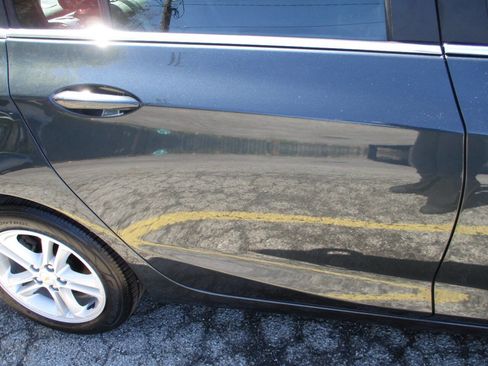 Used 2017 Chevrolet Cruze LT image 20