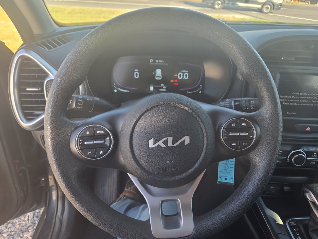 Used 2025 Kia Soul LX w/ LX Technology Package FWD image 10