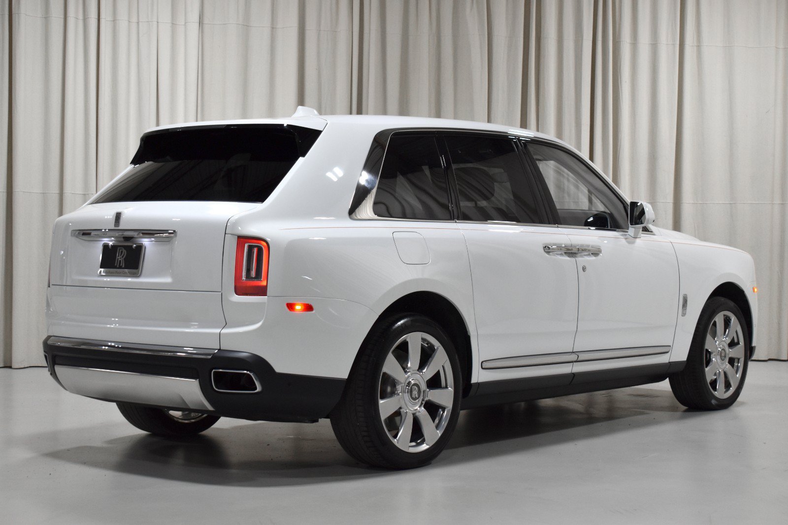 Certified 2023 Rolls-Royce Cullinan AWD/4WD image 2