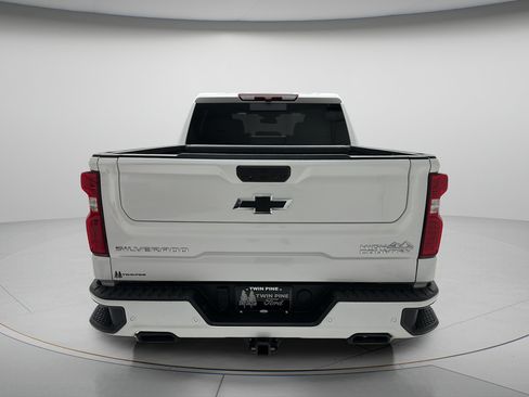 Used 2024 Chevrolet Silverado 1500 High Country w/ High Country Premium Package AWD/4WD image 7