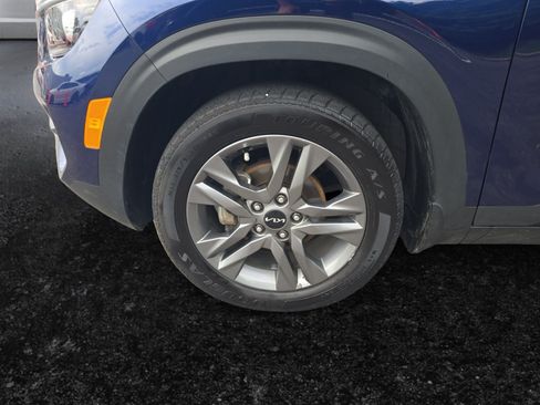 Used 2023 Kia Seltos S w/ Navigation Package FWD image 9
