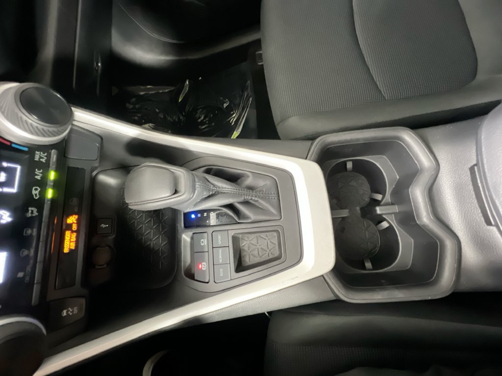 Used 2022 Toyota RAV4 LE FWD image 21
