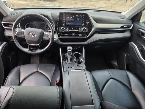 Used 2021 Toyota Highlander XLE FWD image 9