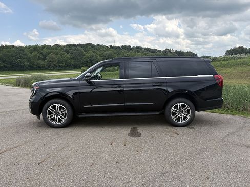 New 2026 Ford Expedition Max Active AWD/4WD image 2