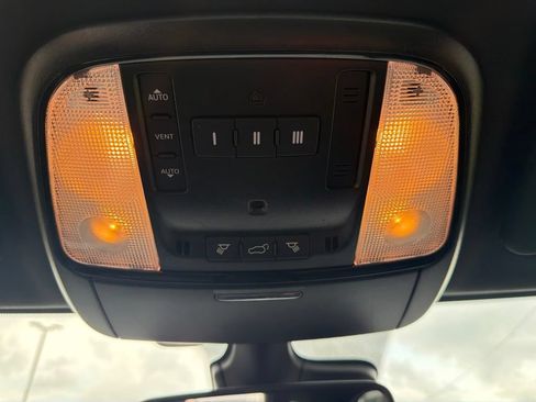 Used 2024 Dodge Durango GT AWD/4WD image 17