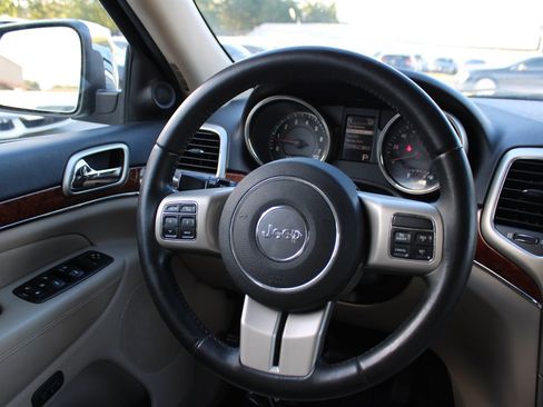 Used 2013 Jeep Grand Cherokee Limited image 17