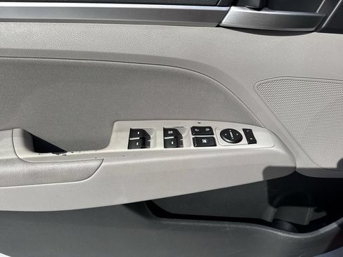 Used 2019 Hyundai Elantra SEL FWD image 38
