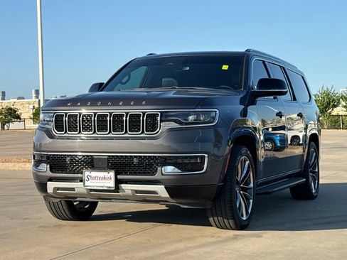 Used 2023 Jeep Wagoneer L Series II w/ Premium Group I AWD/4WD image 3