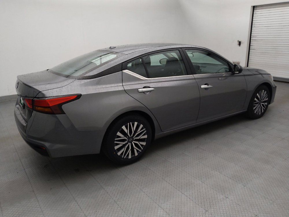 Used 2025 Nissan Altima 2.5 SV FWD image 10