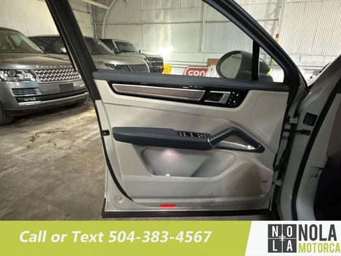 Used 2020 Porsche Cayenne Turbo image 15