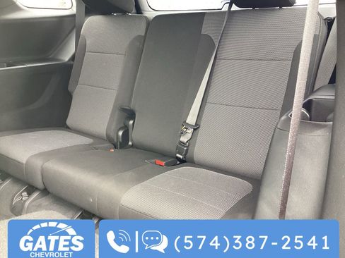 Used 2023 Chevrolet Traverse LT image 17