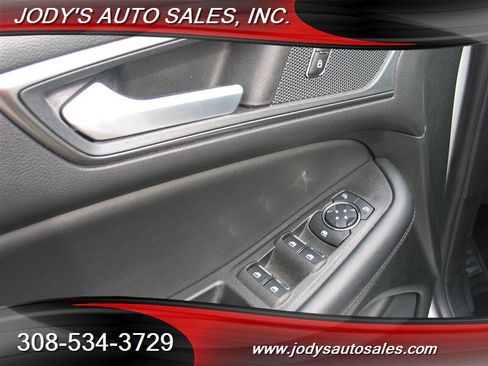 Used 2024 Ford Edge SE w/ Black Appearance Package AWD/4WD image 6