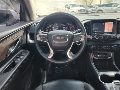 Used 2022 GMC Terrain Denali w/ Denali Premium Package AWD/4WD image 9