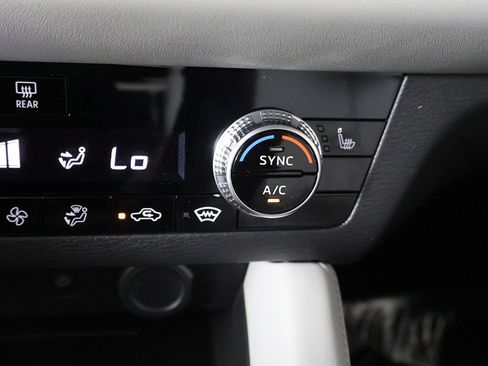 New 2025 Mitsubishi Outlander SEL image 56