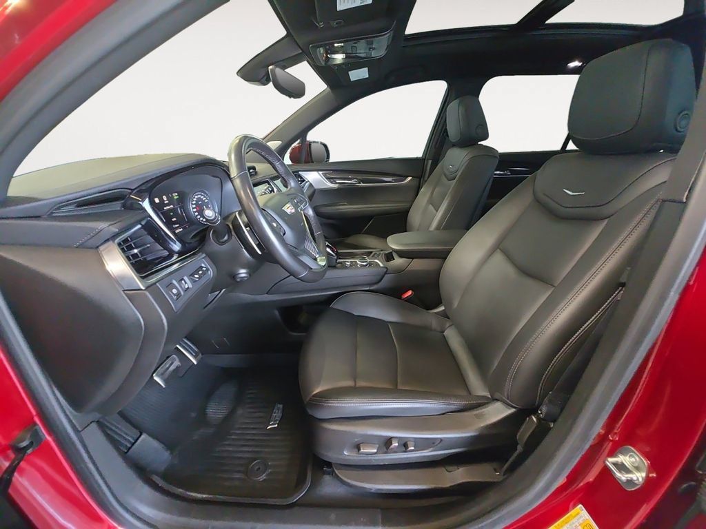 Used 2024 Cadillac XT6 Sport w/ Technology Package AWD/4WD image 11