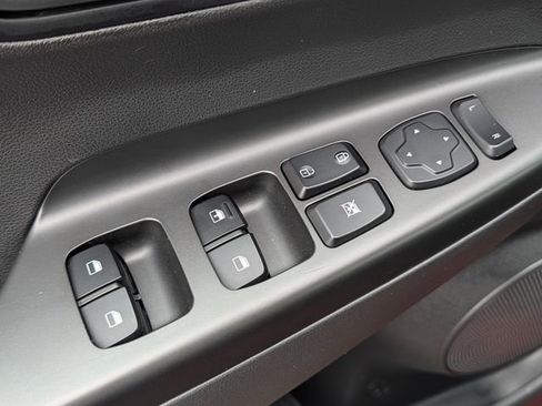 Used 2023 Hyundai Kona SE image 14