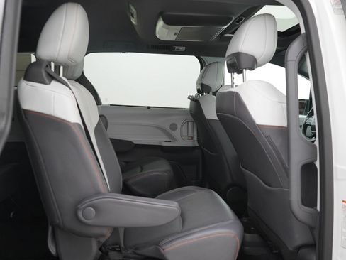 Used 2023 Toyota Sienna XSE AWD/4WD image 14