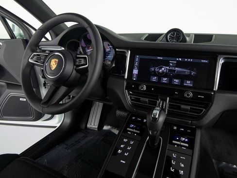 New 2026 Porsche Macan image 29