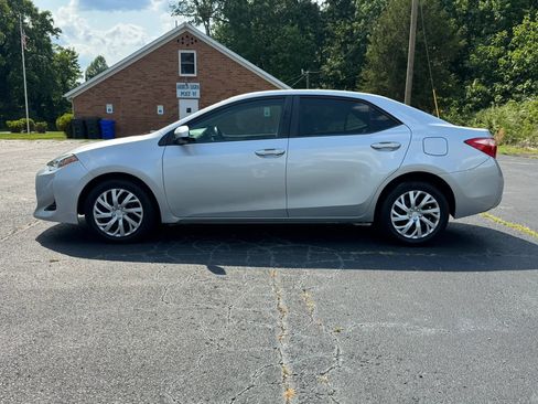 Used 2017 Toyota Corolla LE FWD image 4