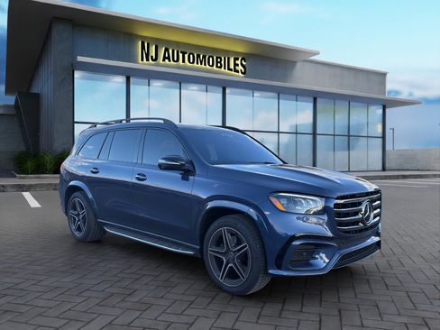 Used 2024 Mercedes-Benz GLS 450 4MATIC image 1
