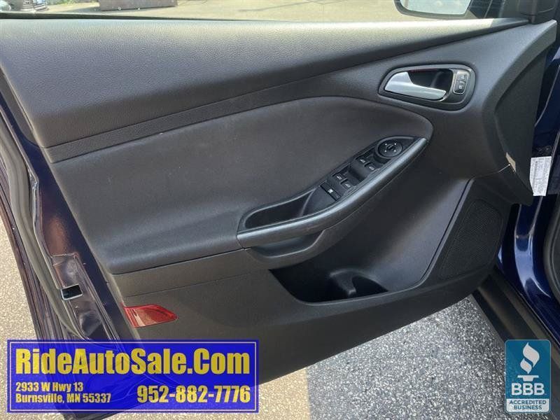 Used 2016 Ford Focus SE w/ Equipment Group 201A FWD image 9